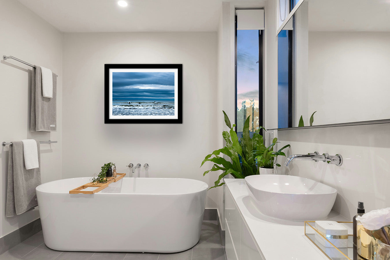 Affiche 3 Surfeurs dans les Vagues – Photo Déco Mer Dynamique