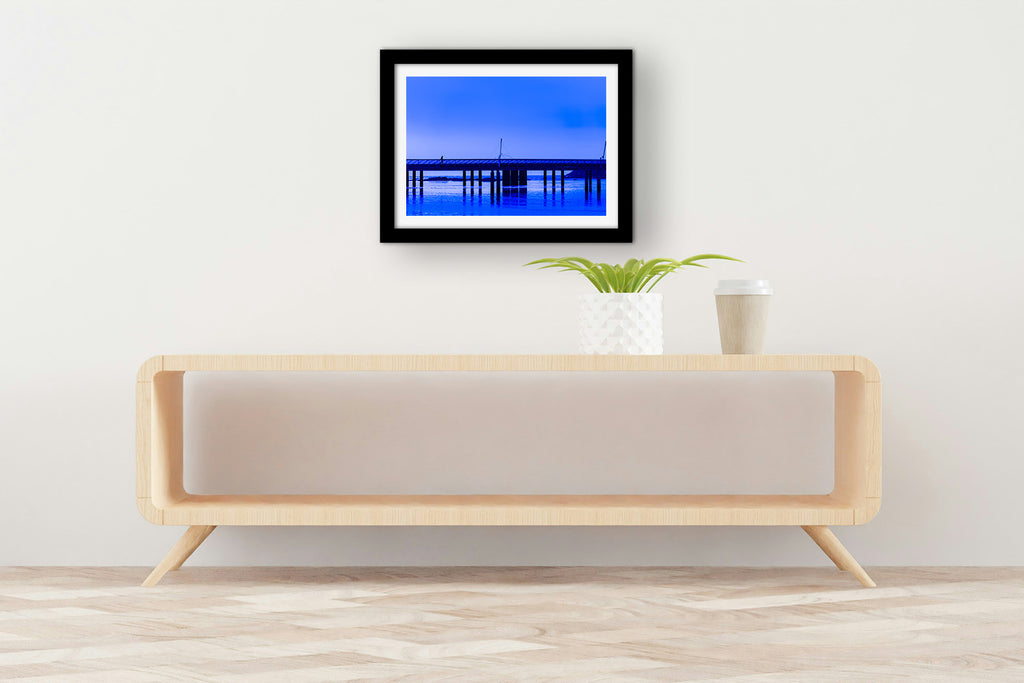 Affiche Silhouette sur le Pont – Photo Déco Bleue Minimaliste