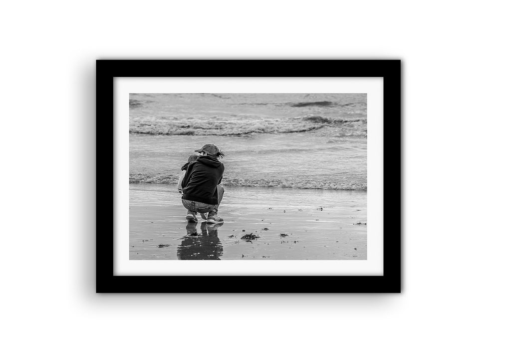 Affiche Maman et Enfant face à la Mer – Photo Noir et Blanc Émotion