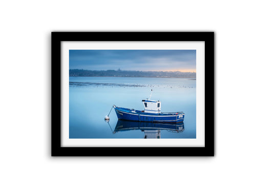 Affiche Bateau de Pêche à Pen Bron – Poster Déco Marine Bleu Zen