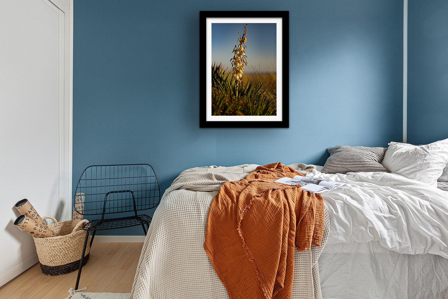 Affiche Yucca en Fleur – Photo Nature Chaleureuse et Élégante