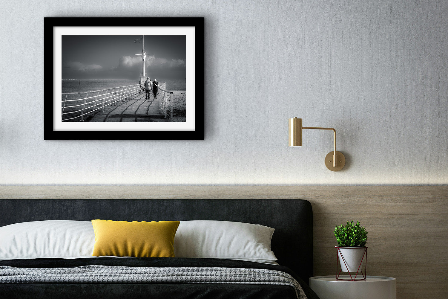 Affiche Couple sur la Jetée du Pouliguen – Photo Noir et Blanc Bord de Mer