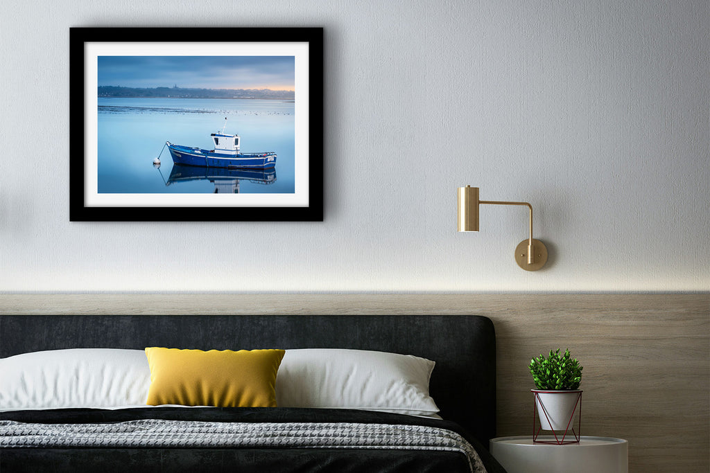 Affiche Bateau de Pêche à Pen Bron – Poster Déco Marine Bleu Zen