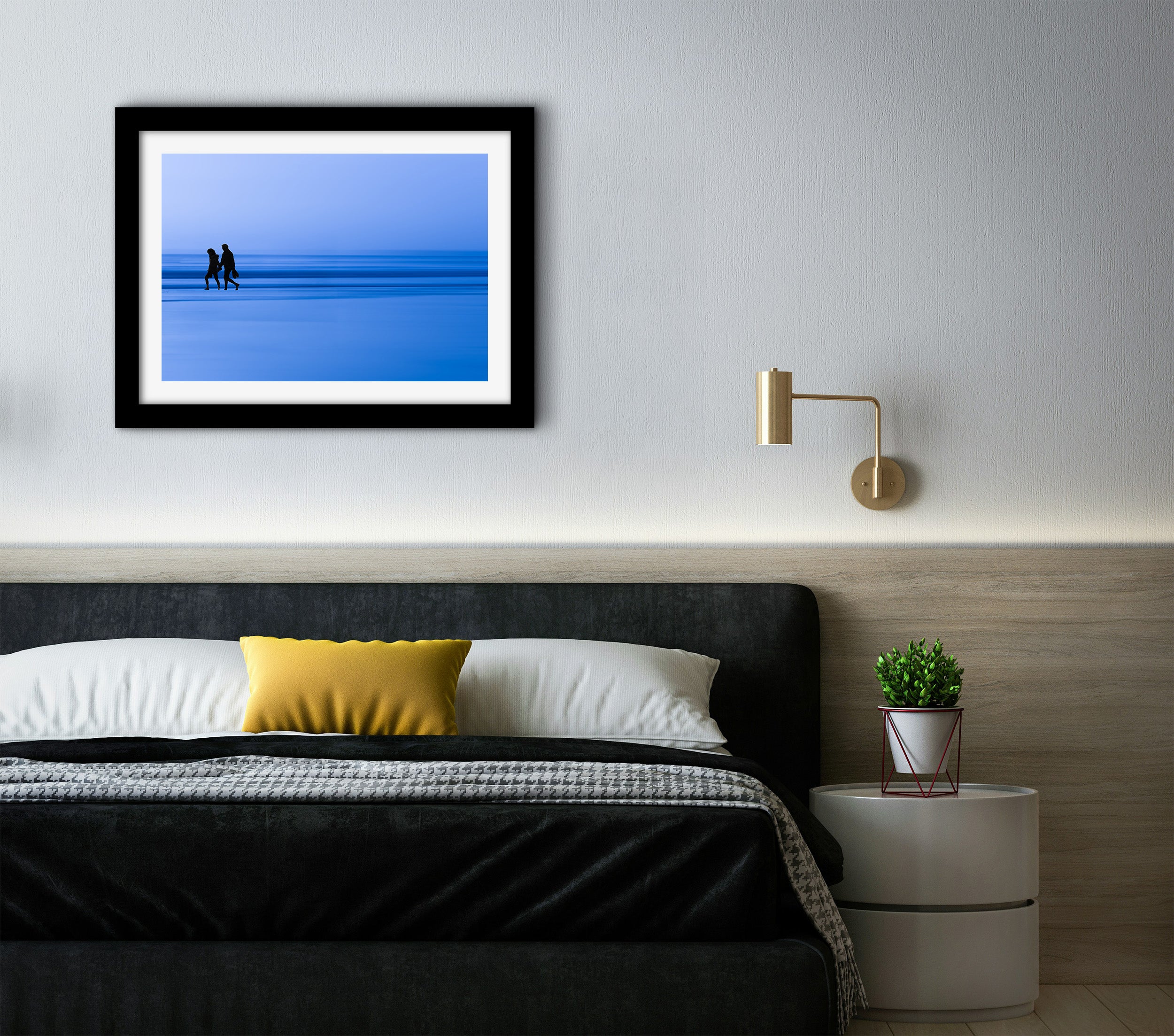 Affiche Couple sur la Plage – Photo Déco Bord de Mer Bleue