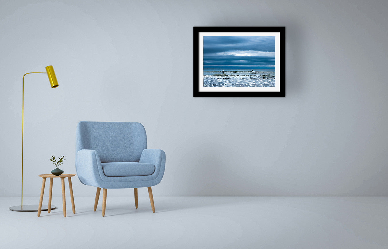 Affiche 3 Surfeurs dans les Vagues – Photo Déco Mer Dynamique