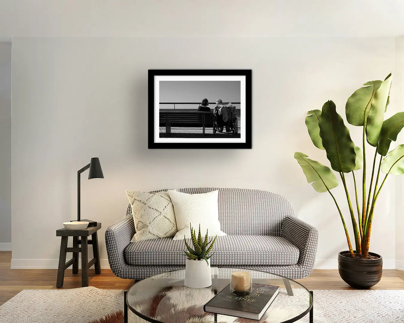 Affiche Deux Générations face à la Mer – Photo Noir et Blanc Émotion