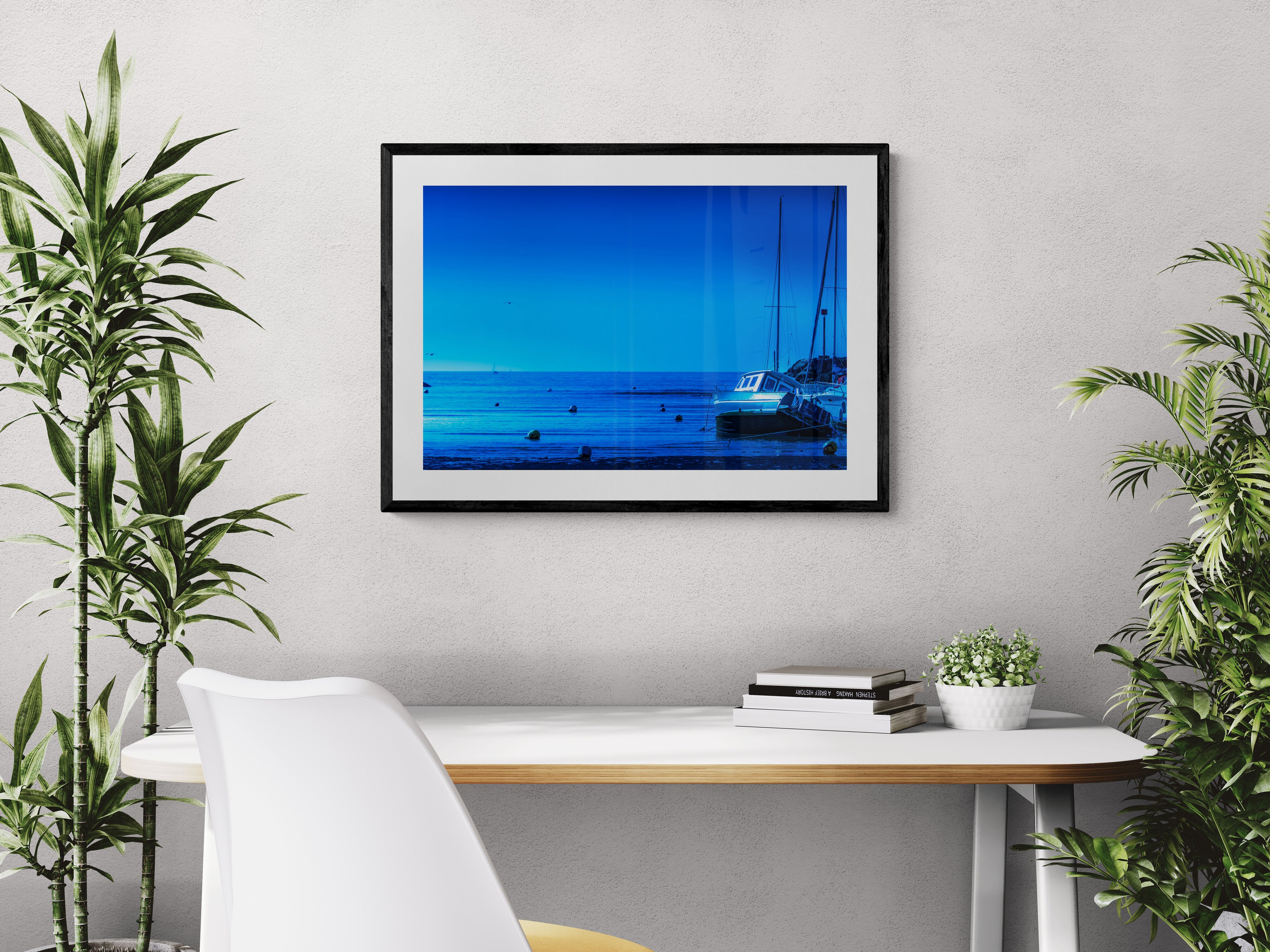 Affiche Bateau à l’échouage – Photo Déco Bord de Mer Bleue