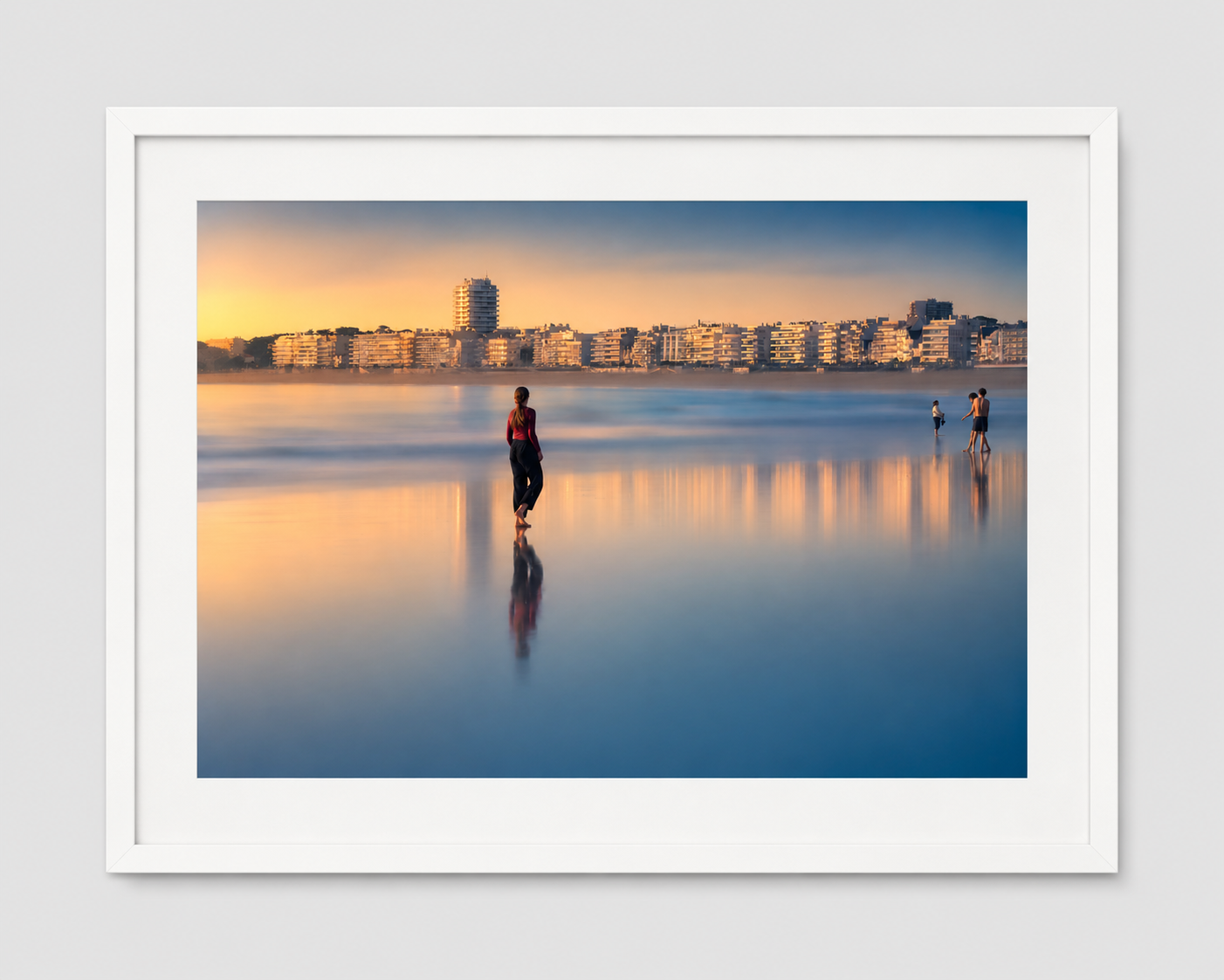 Affiche La Baule – Jeune Fille sur la Plage | Poster Déco Bord de Mer