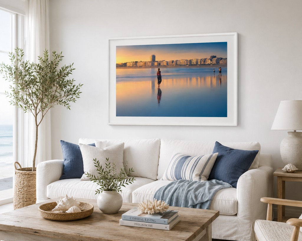 Affiche La Baule – Jeune Fille sur la Plage | Poster Déco Bord de Mer