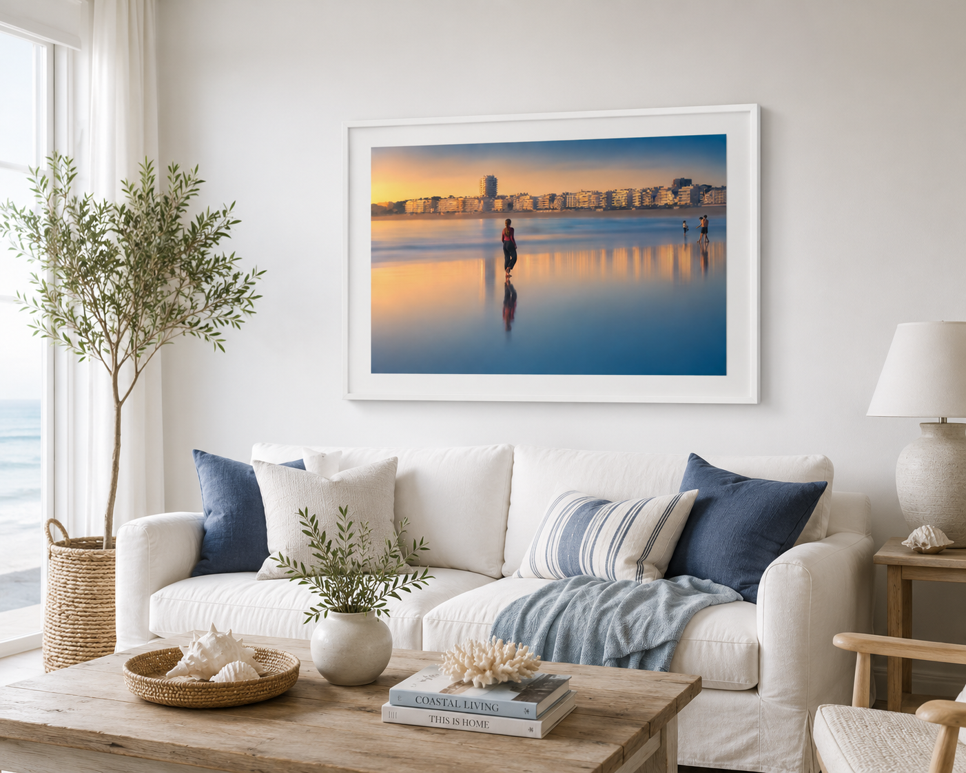 Affiche La Baule – Jeune Fille sur la Plage | Poster Déco Bord de Mer