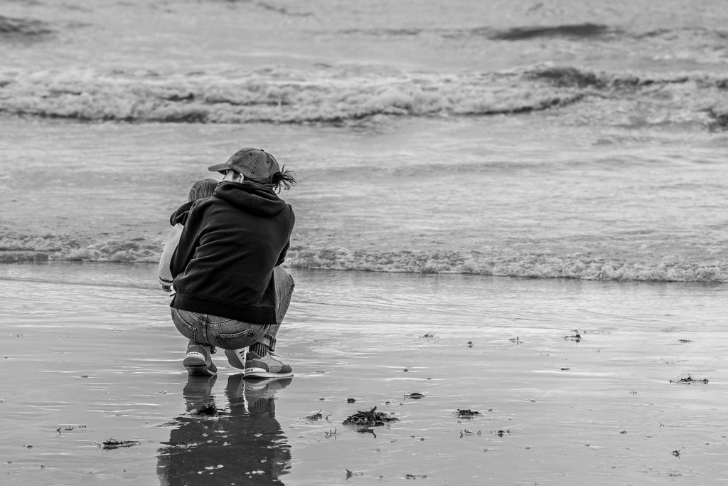 Affiche Maman et Enfant face à la Mer – Photo Noir et Blanc Émotion