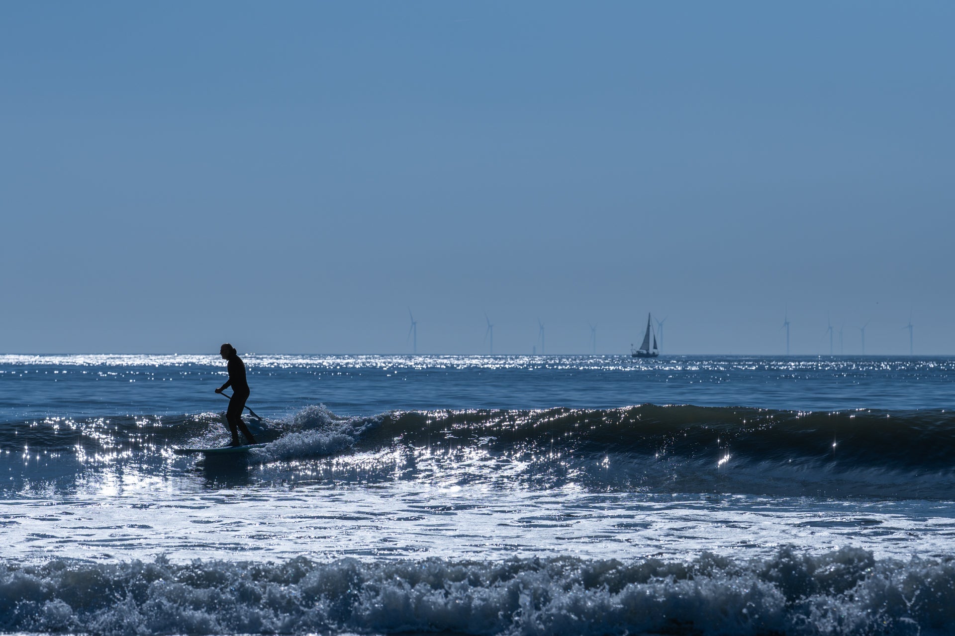 Affiche Paddle dans les Vagues – Photo Déco Mer Lumineuse